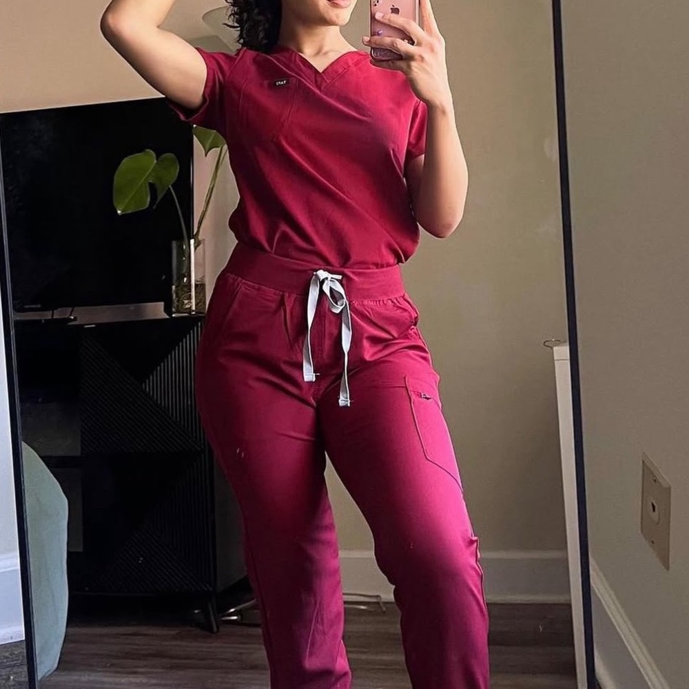 Jogger Scrub Set ( Burgundy) - Picture 5 of 17